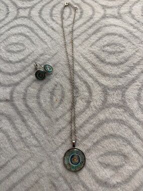 Mandala Flower Round Pendant Necklace & Earrings Green Cabochon Setting Boho